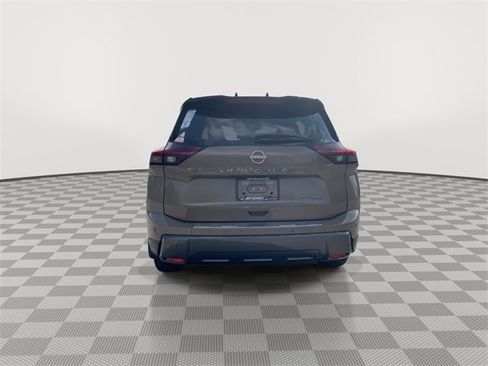 Certified 2025 Nissan Rogue SL w/ Tech Package image 9