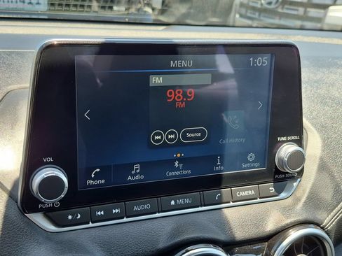 Used 2025 Nissan Sentra SV FWD image 17