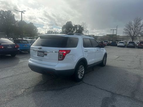 Used 2015 Ford Explorer XLT w/ Equipment Group 202B image 4