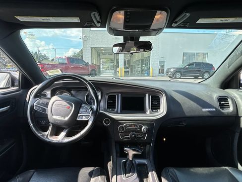 Used 2020 Dodge Charger SXT w/ Leather Interior Group RWD image 9