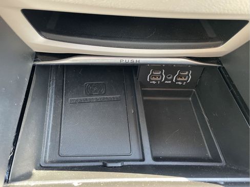 Used 2023 Chrysler Pacifica Limited FWD image 29