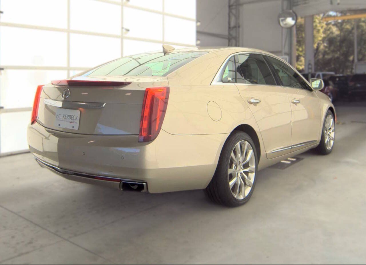 Used 2015 Cadillac XTS Luxury FWD image 2