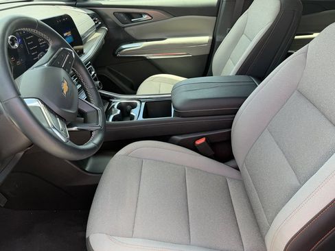 Used 2026 Chevrolet Traverse LT w/ Driver Confidence Package FWD image 12