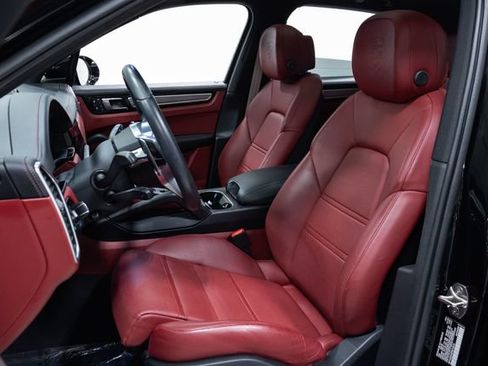 Used 2023 Porsche Cayenne Platinum Edition AWD/4WD image 22