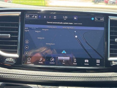 Used 2026 Chrysler Pacifica Limited FWD image 22