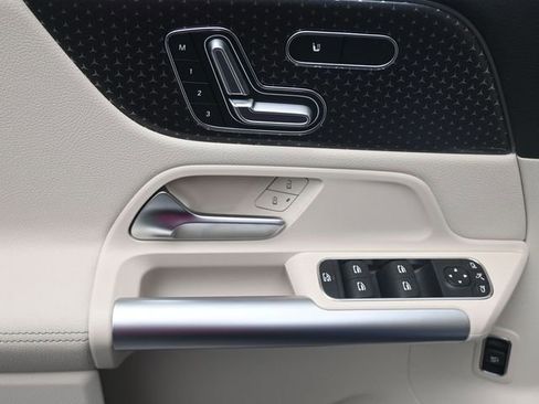 New 2025 Mercedes-Benz GLA 250 image 13