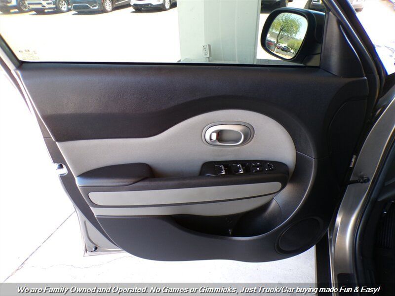 Used 2017 Kia Soul + FWD image 12