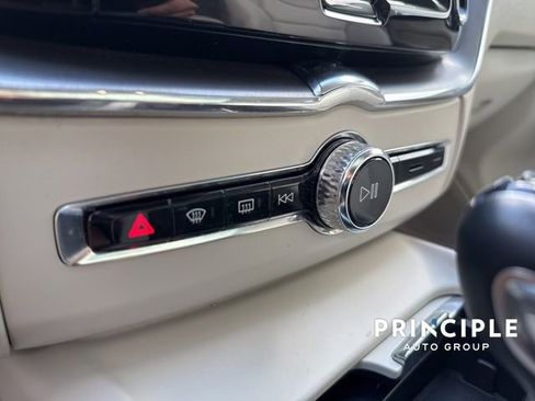 Used 2018 Volvo XC60 T6 Momentum w/ Convenience Package image 14