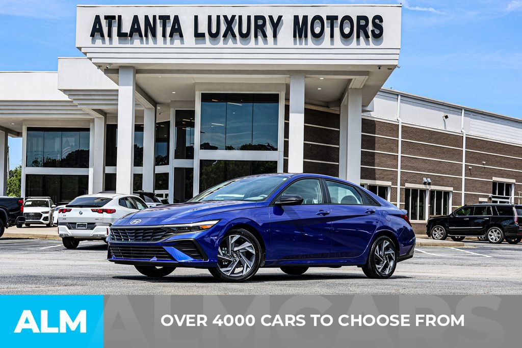 Used 2025 Hyundai Elantra Sport FWD image 2