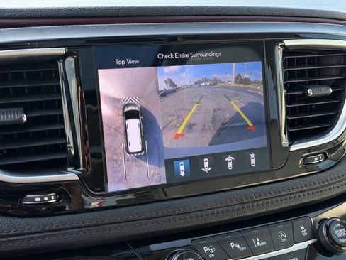 Used 2019 Chrysler Pacifica Limited w/ Advanced Safetytec Group FWD image 22