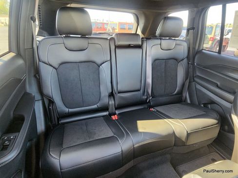 New 2025 Jeep Grand Cherokee Altitude image 6