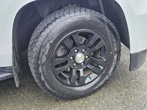 Used 2018 Chevrolet Suburban LT image 10