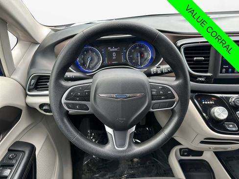Used 2019 Chrysler Pacifica L FWD image 12