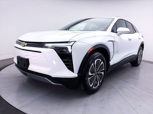 Used 2024 Chevrolet Blazer EV LT AWD/4WD image 13