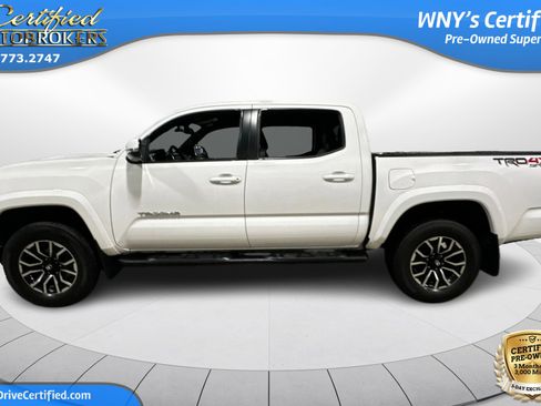 Used 2020 Toyota Tacoma TRD Sport image 10