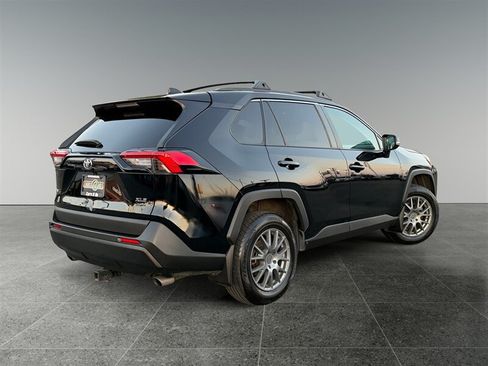 Used 2020 Toyota RAV4 XLE w/ XLE Grade Weather Package AWD/4WD image 24