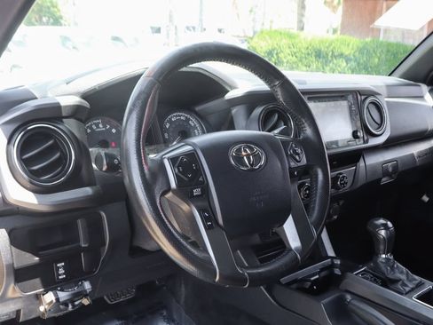 Used 2017 Toyota Tacoma TRD Sport w/ Tow Package (A/T) AWD/4WD image 22