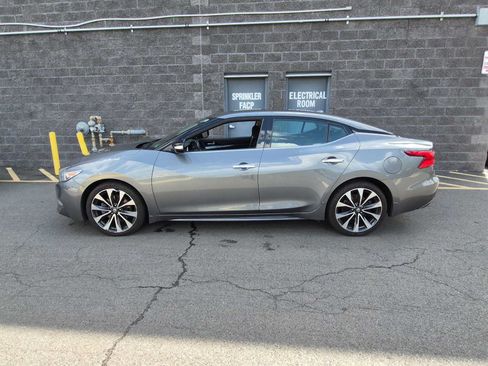 Used 2017 Nissan Maxima SR FWD image 5