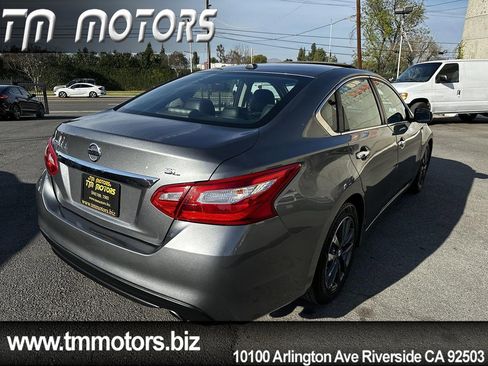 Used 2017 Nissan Altima 2.5 SL w/ Moonroof Package image 22