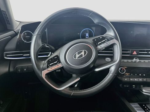Used 2025 Hyundai Elantra Limited FWD image 18