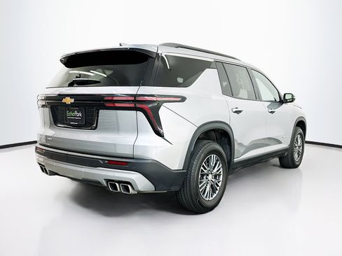 Used 2025 Chevrolet Traverse LT image 9