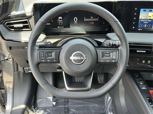 New 2025 Nissan Kicks SR image 18