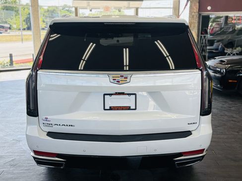 Used 2022 Cadillac Escalade Premium Luxury w/ Performance Package AWD/4WD image 8