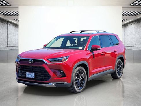 Used 2025 Toyota Grand Highlander AWD image 11