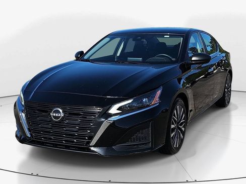 Used 2024 Nissan Altima 2.5 SV FWD image 11