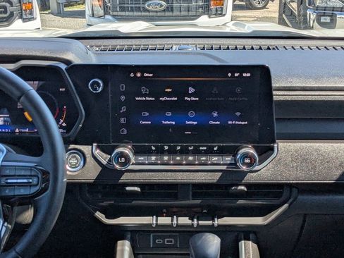 Used 2026 Chevrolet Colorado Trail Boss AWD/4WD image 17