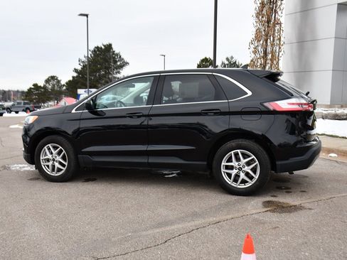Used 2024 Ford Edge SEL w/ Convenience Package image 3