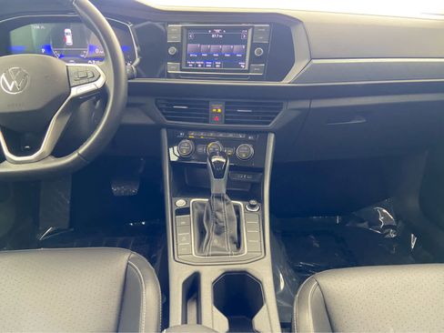 Used 2024 Volkswagen Jetta SE image 16