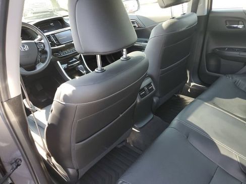 Used 2017 Honda Accord Touring image 14