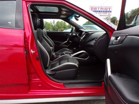 Used 2016 Hyundai Veloster Turbo w/ Option Group 04 FWD image 18