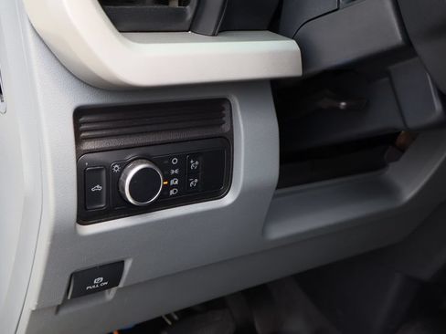 Used 2024 Ford F250 XL RWD image 16