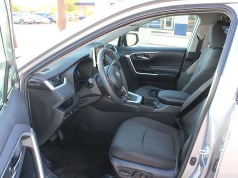 Used 2024 Toyota RAV4 XLE AWD/4WD image 32