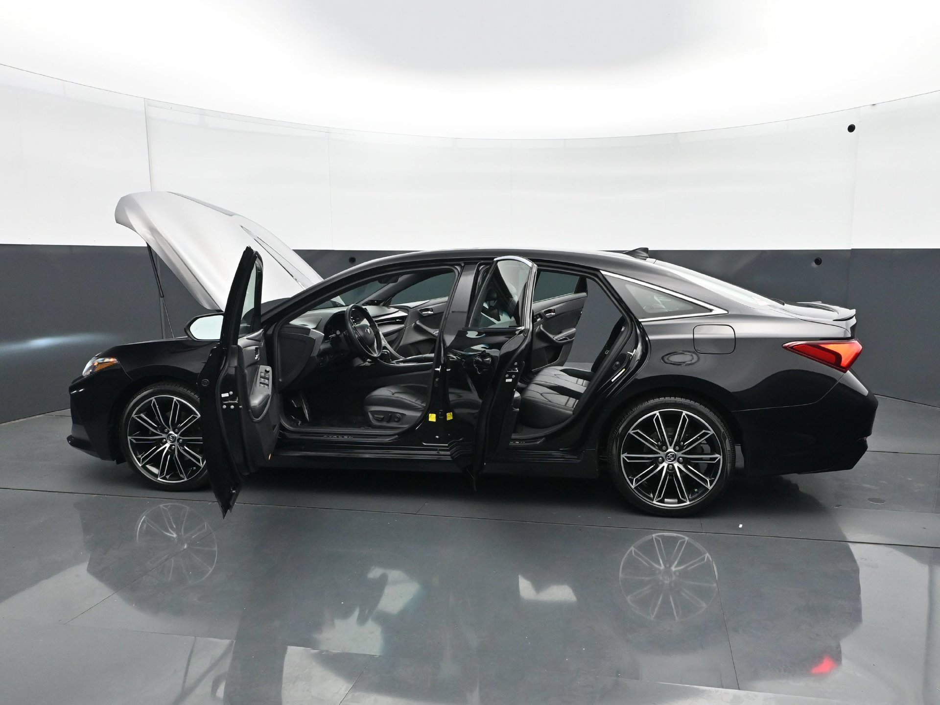 Used 2019 Toyota Avalon XSE FWD image 30