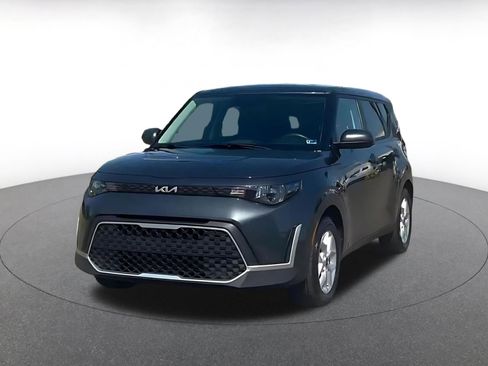 Used 2025 Kia Soul LX w/ LX Technology Package FWD image 4