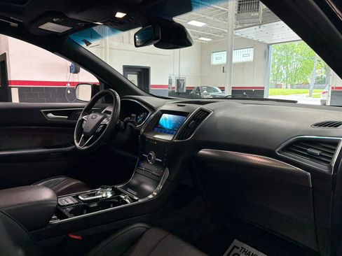 Used 2020 Ford Edge Titanium w/ Equipment Group 301A AWD/4WD image 33