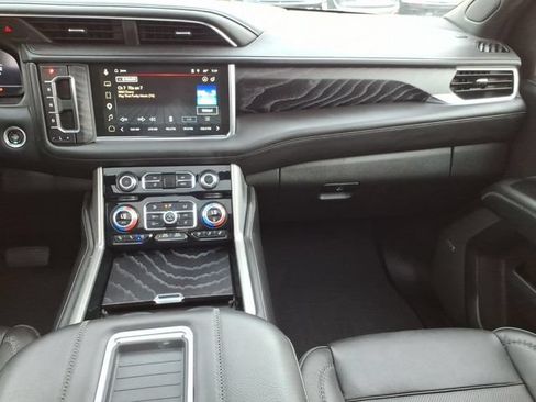 Used 2023 GMC Yukon XL Denali w/ Advanced Technology Package AWD/4WD image 19