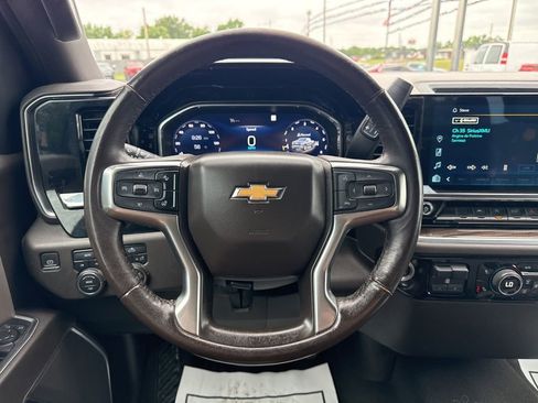 Used 2022 Chevrolet Silverado 1500 LT AWD/4WD image 15
