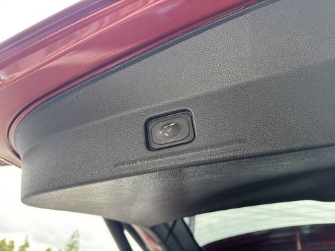 Used 2014 Ford Explorer XLT w/ Equipment Group 202A AWD/4WD image 7