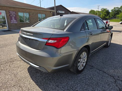 Used 2011 Chrysler 200 Touring FWD image 5