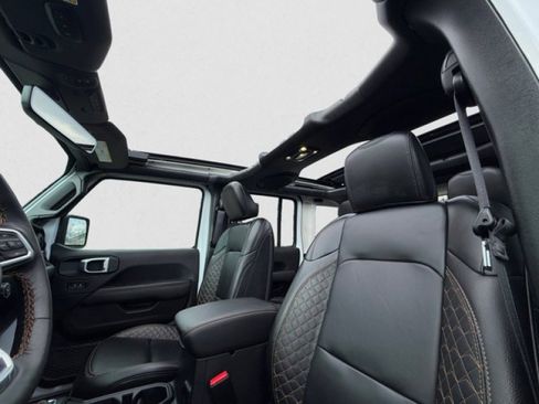 Used 2023 Jeep Wrangler Unlimited Sahara image 11