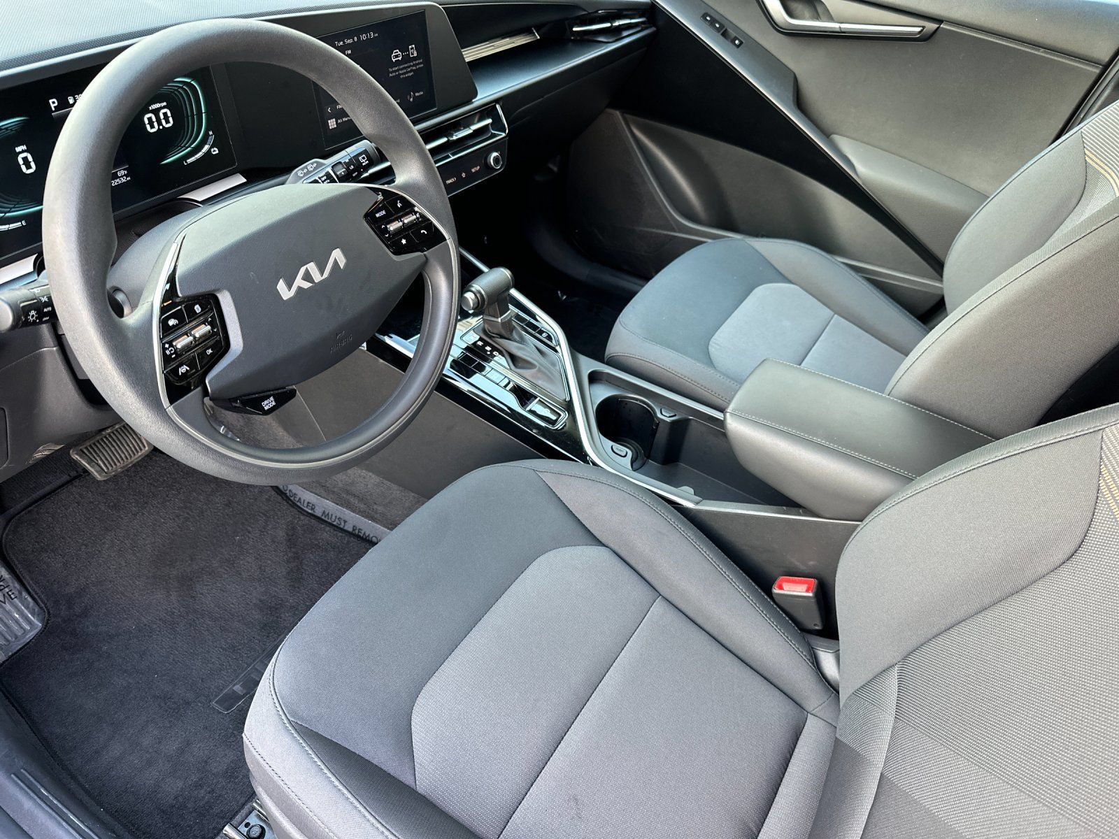Used 2025 Kia Niro LX FWD image 9