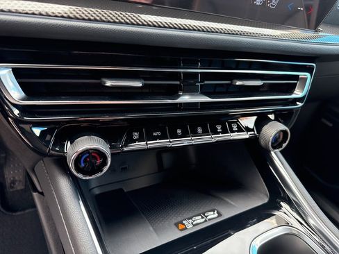 New 2026 Chevrolet Traverse High Country image 27