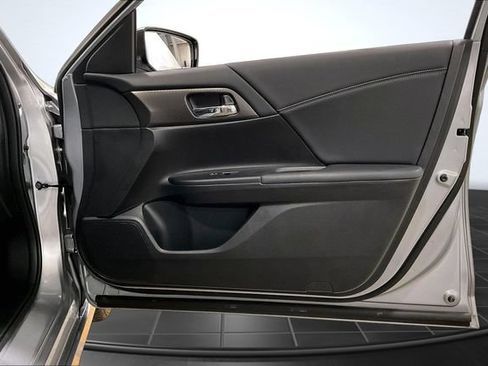 Used 2017 Honda Accord Sport image 24