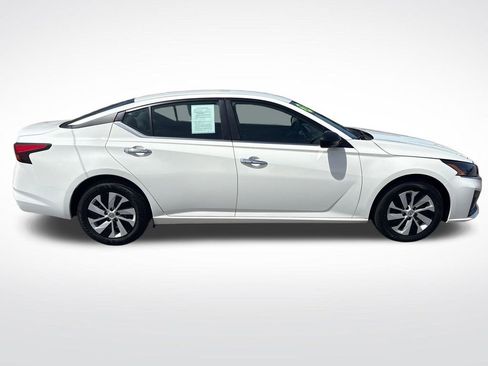 Used 2024 Nissan Altima 2.5 S FWD image 8