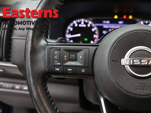 Used 2023 Nissan Pathfinder SL AWD/4WD image 12