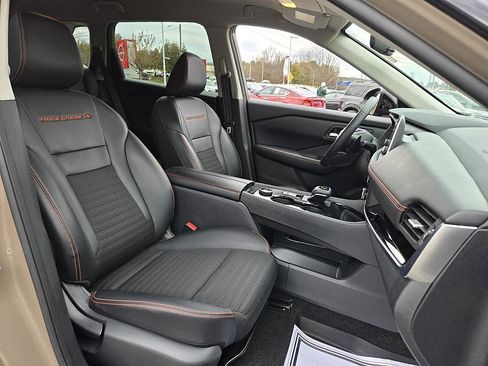 Certified 2025 Nissan Rogue SV image 12